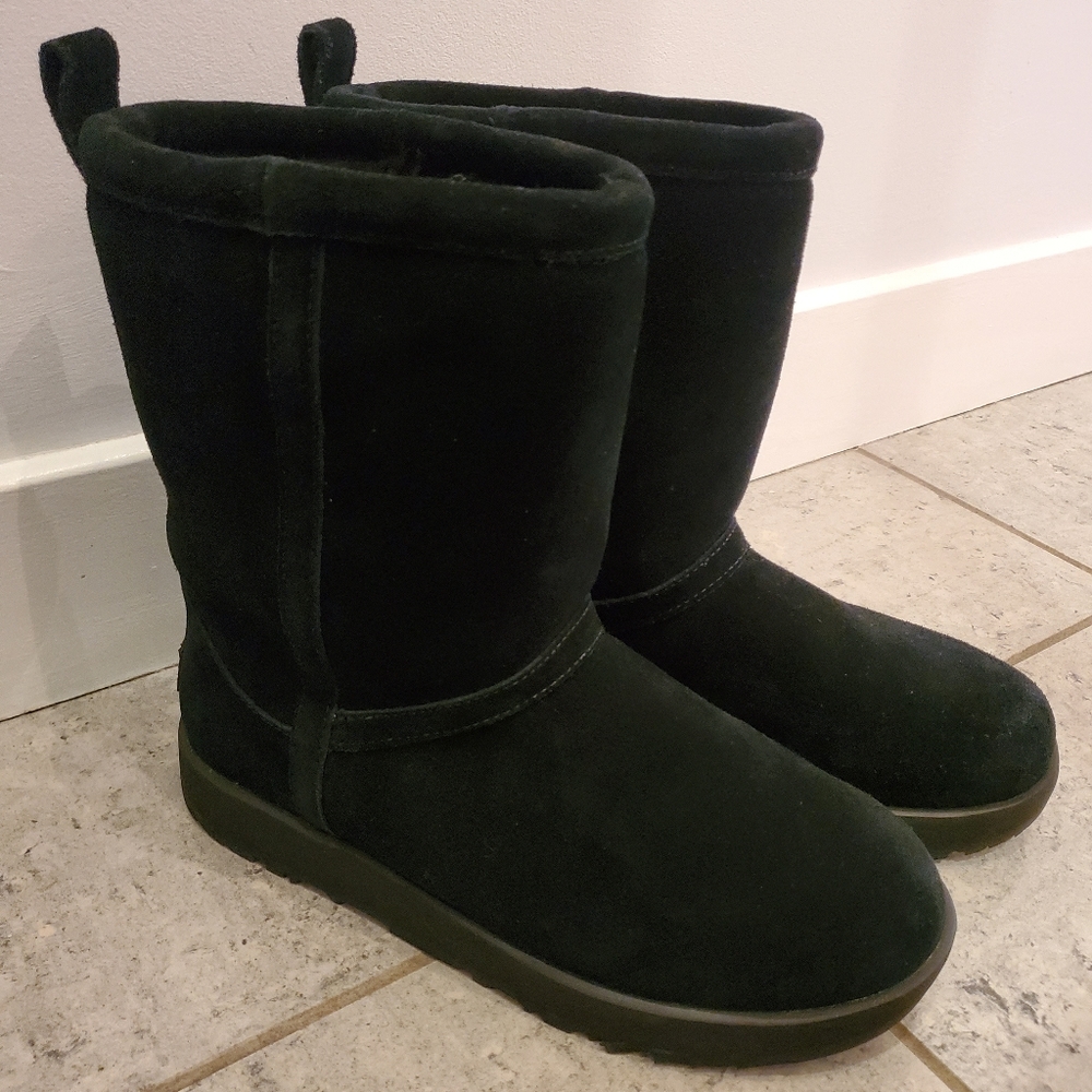UGG Classic Short II